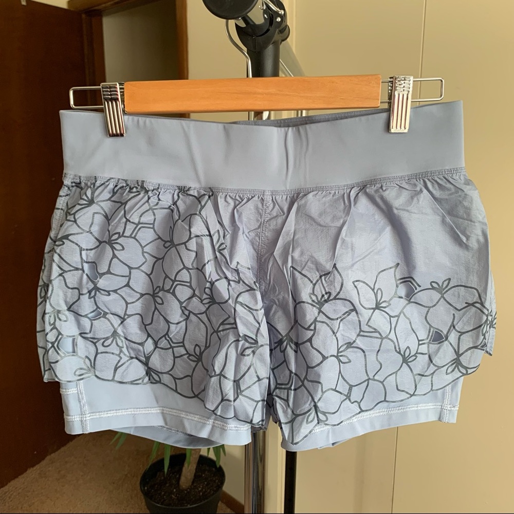 Lululemon Fabled Forest Shorts 8 Rare